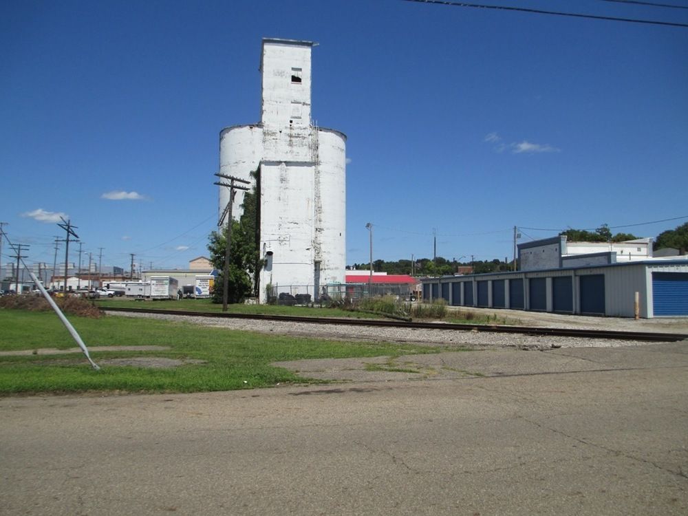 Mount Vernon Hardware and Storage: 310 - 400 Vine Street, Mount Vernon, OH 43050